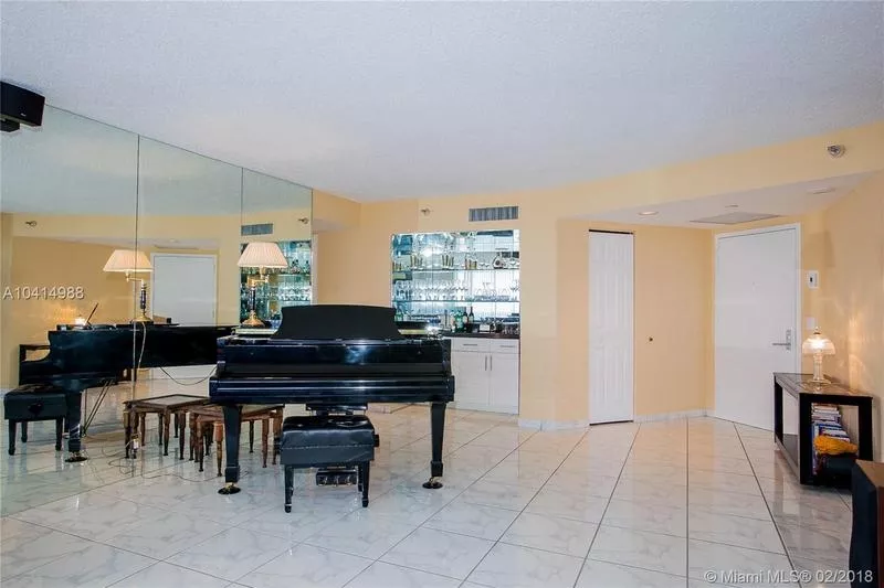 Продается прекрасная квартира в Майами (Авентура) 9