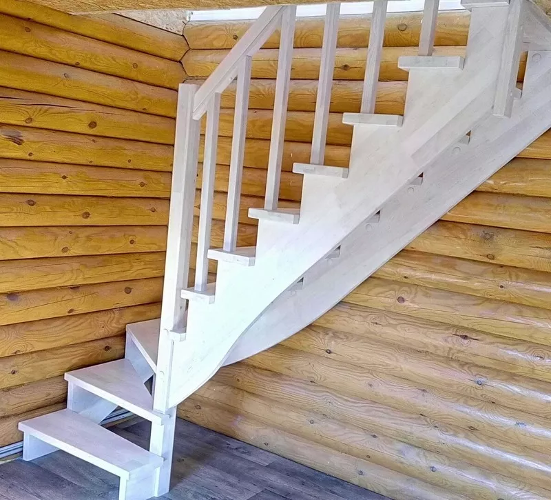 Деревянная лестница в дом или на дачу. Любая форма и размер. 5