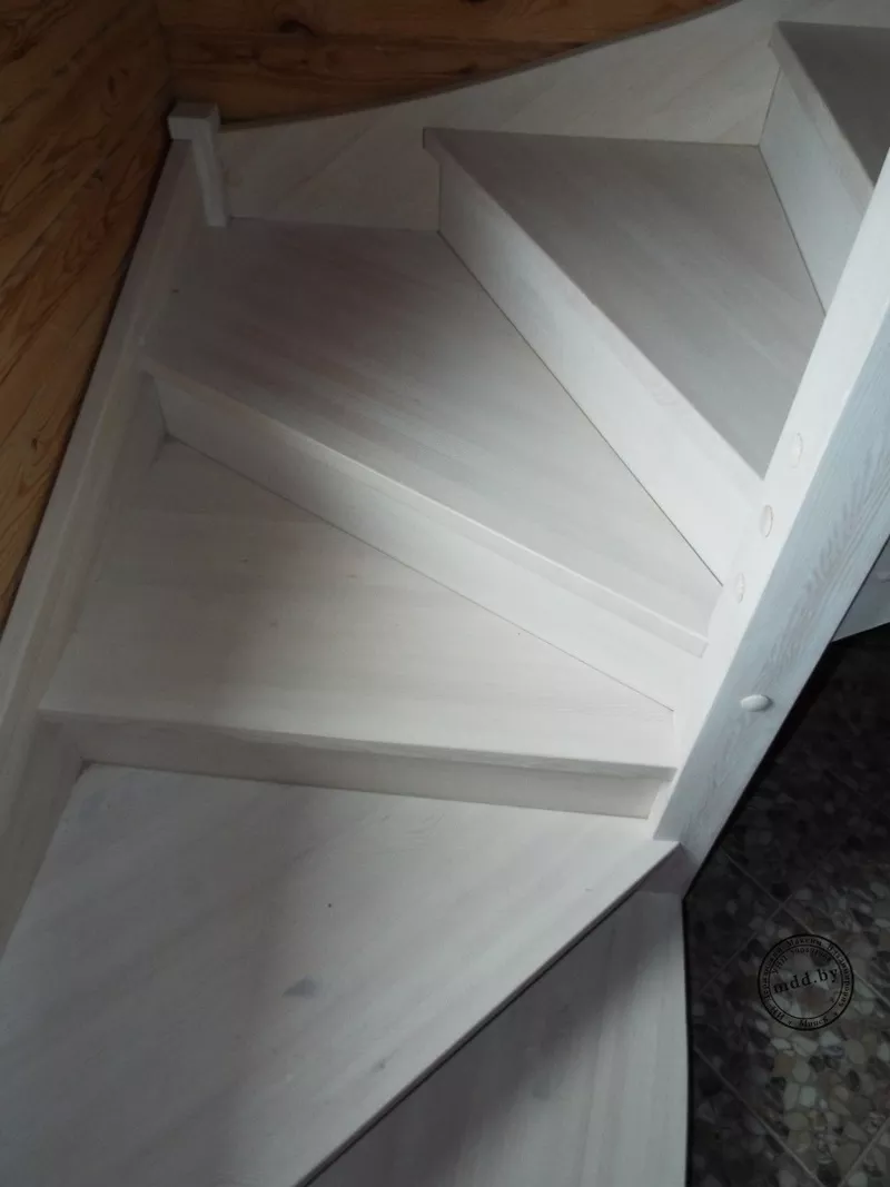 Деревянная лестница в дом или на дачу. Любая форма и размер. 6