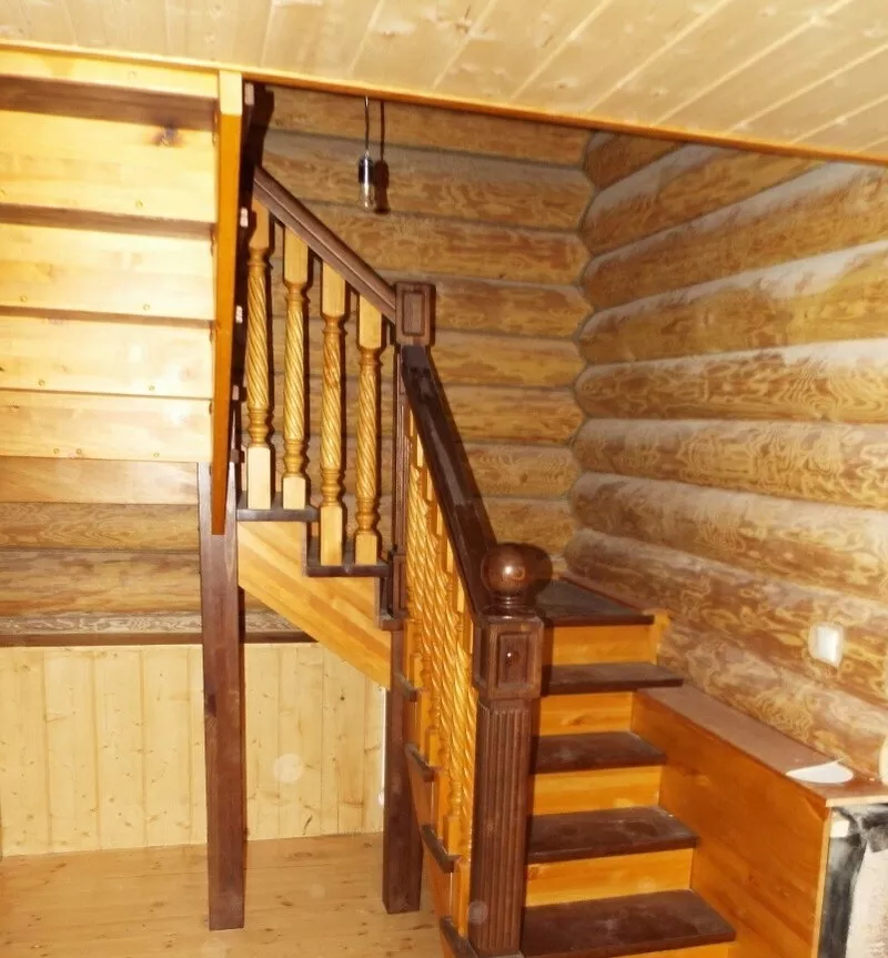 Деревянная лестница в дом или на дачу. Любая форма и размер. 7