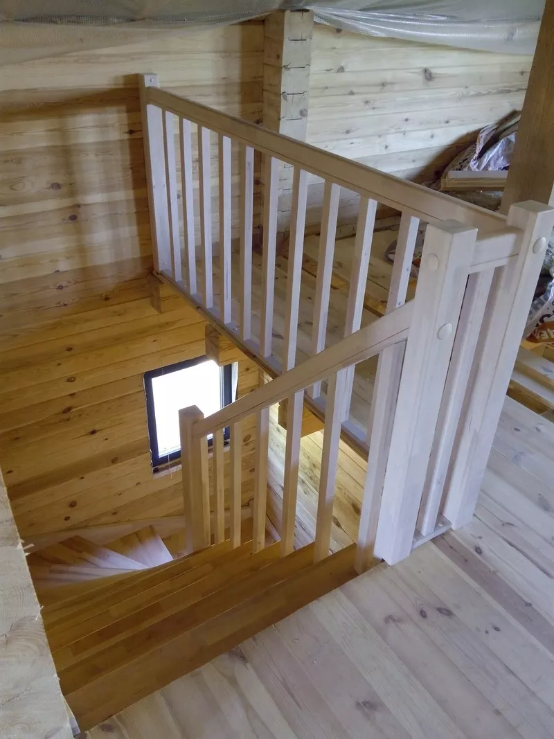 Деревянная лестница в дом или на дачу. Любая форма и размер. 15