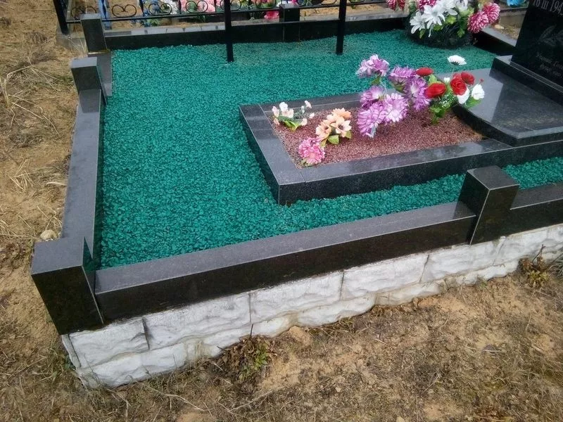 Благоустройство могил на кладбищах города. Минска 3
