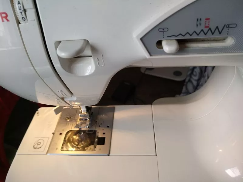 Электрическая швейная машина SINGER модель 2662 3
