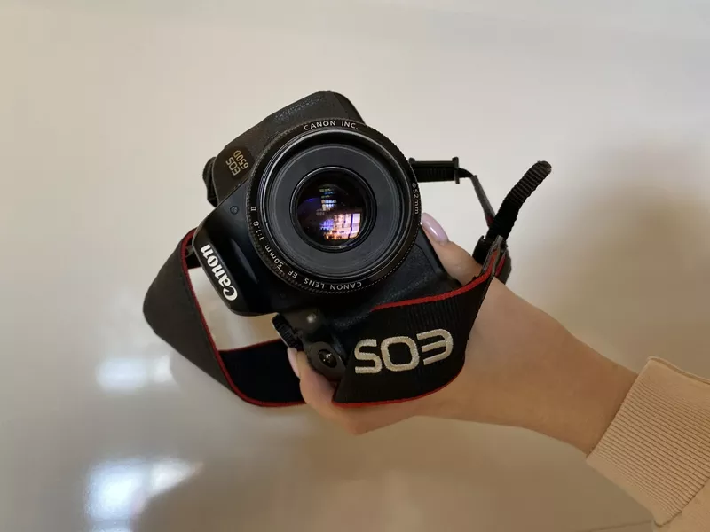 Зеркальный фотоаппарат Canon 650D с тремя объективами 4