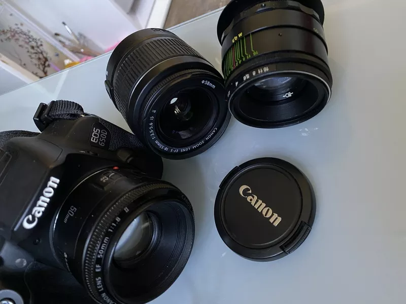 Зеркальный фотоаппарат Canon 650D с тремя объективами 3